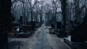 Handel grobami kwitnie w najlepsze. Dziesiątki tysięcy złotych za miejsce na cmentarzu to już norma