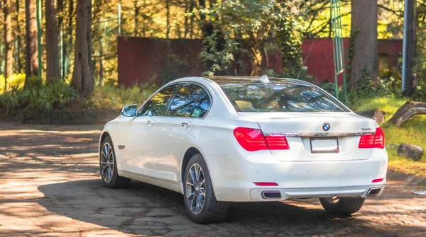 Wydmuchała 1,5 promila. Nie straciła prawka, bo go nie miała, ale może stracić luksusową limuzynę