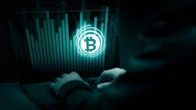 33-latka straciła 12 tys. zł na fałszywej giełdzie krypto, bo „konsultant" zaczął grozić jej prawem