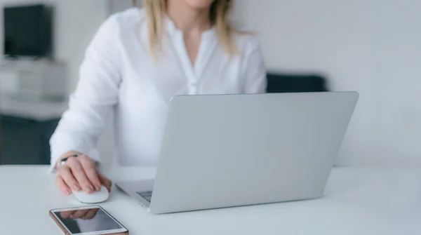 Jeśli kupujesz komputer z dotacji, to uważaj. Kontrolerzy sprawdzą, czy nie leży w pudełku