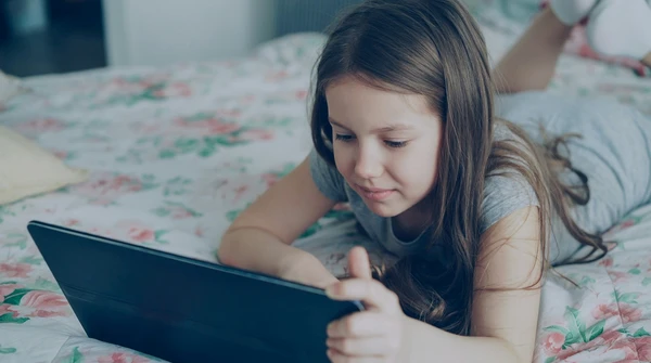 TikTok i Facebook tylko za zgodą rodziców. Unia wzięła się do roboty