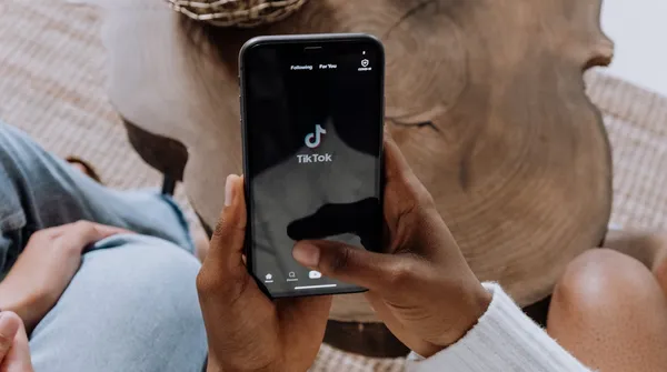 Kolejka inwestorów ustawia się po TikToka. Ale transakcja się opóźnia, Trump znowu nie dowozi