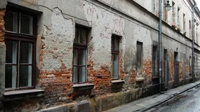 Pułapka mieszkań komunalnych. 3000 złotych rachunku za prąd i 15 stopni w domu