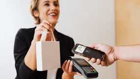 BLIK zbliżeniowy na iPhonie miał już dawno działać. Minęły dwa lata i wciąż nic