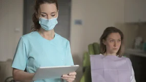 Dentysta zignorował nakaz UODO, a potem próbował go oszukać. Sąd nie miał litości