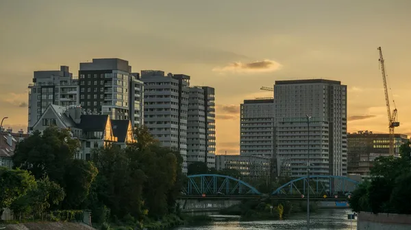 Rekordowy rok dla kredytów hipotecznych, ale kupujący mieszkania są coraz bardziej wybredni