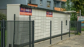 Masz działkę przy ruchliwej ulicy? Możesz zarabiać nawet 1000 zł miesięcznie na Paczkomacie