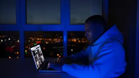 6 złotych za godzinę wyniszczania organizmu. Tyle jest warta twoja nocna zmiana