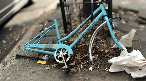 Przejechał się starym rowerem po mieście. Mandat, który dostał, zwalił go z nóg