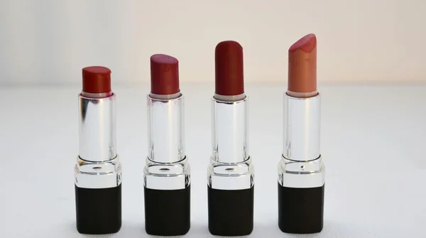 Emerytka kupowała kosmetyki u konsultantki Avonu. Potem sprawdziła ceny na Allegro i zamarła