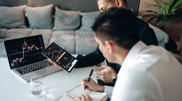 Różnice między inwestowaniem w ETF a CFD