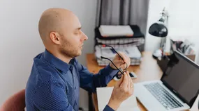 Nowe przepisy o pensjach brzmią świetnie na papierze. Ale jest jeden poważny problem