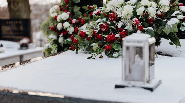 O zmarłych dobrze albo wcale. Jeszcze chwila i zaczniemy idealizować morderców