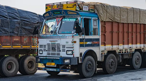 Kierowcy ciężarówek doprowadzą do tragedii. Przez nich ludzie nie mogą bezpiecznie wyjechać z posesji