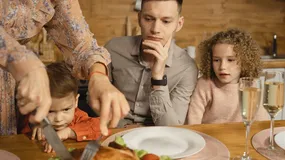 Co trzeci Polak ma kłopoty finansowe. Winne są nie zarobki, lecz to co wynosimy z domu