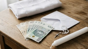 Pieniądze z komunii nie należą do rodziców dziecka. Ale wciąż mogą je legalnie wydać