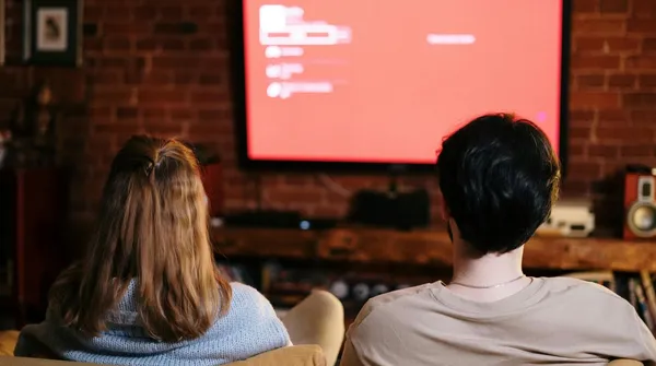 Tańszy abonament, internet i streaming? Zobacz, jak mądrze połączyć usługi i przestać przepłacać