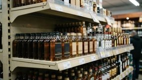 „Małpki" znikną ze sklepów? Łódź robi krok, który może dać rządzącym do myślenia