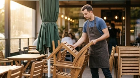 Nowa ustawa może zmieść ogródki letnie z polskich ulic. Restauratorzy biją na alarm