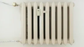 Zakręcasz kaloryfer, by zaoszczędzić? Sąsiedzi mogą pociągnąć cię do odpowiedzialności