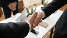 Koniec z urzędniczym „bizancjum”? Nowy rejestr pokaże każdą umowę za publiczne pieniądze