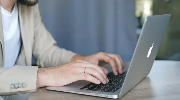 Wystarczyło zapytać o produkt, by wystawić opinię. UOKiK ukarał OLX za system, który oszukiwał kupujących