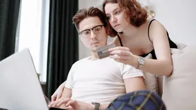 Dzisiaj niemal wszystko można wziąć na raty. Właśnie dlatego jesteśmy biedni