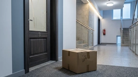 Kurier zostawił twojego nowego iPhone'a u sąsiada. Czy w ogóle miał do tego prawo?