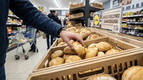 Lidl i inne sklepy nie reagują na macanie bułek. Ministerstwo Zdrowia też nie widzi problemu