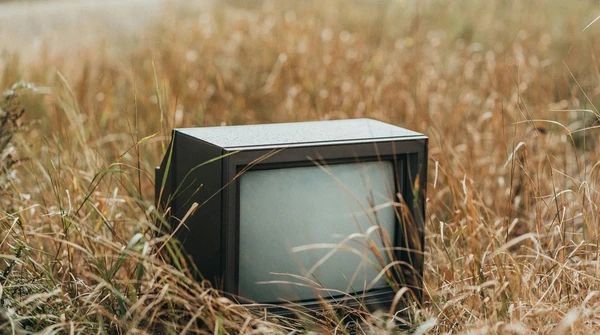 Telewizor schowany w szafie i tak generuje 915 zł kary