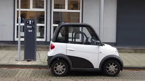 Kupiłeś elektryka z zasięgiem 500 km? Po jednej nocy może mieć 300