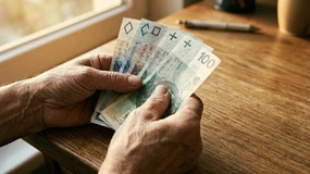 Dostałeś wyższą emeryturę, niż powinieneś? Sprawdź, kiedy ZUS się upomni, a kiedy pieniądze są twoje