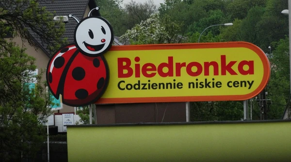 Biedronka chce znać oceny swoich prawdziwych klientów. Popełniła jednak pewien błąd