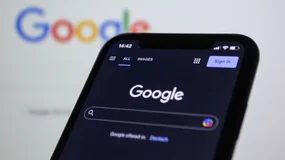 Wystawiłem 5 gwiazdek, a Google i tak skasowało moją opinię. Oto dlaczego