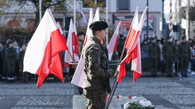 Zełenski pospieszył się ze zwrotem orderu. Zgodnie z przepisami powinien czekać na wezwanie