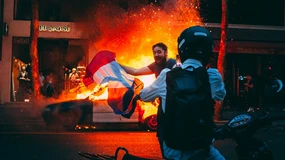 Palenie flagi Rosji a Ukrainy to prawna przepaść. Decyduje jeden przepis kodeksu karnego