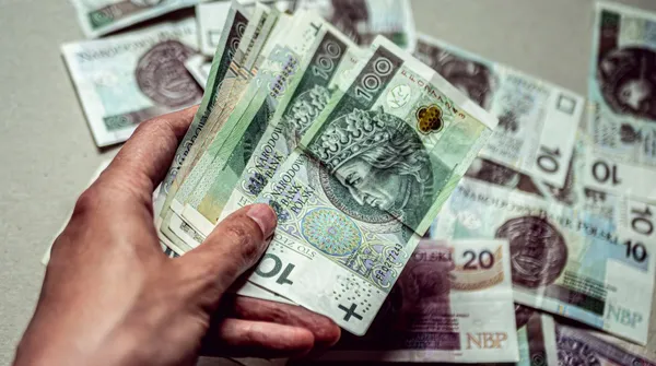 Ciągłe podwyżki pracy minimalnej mają swoje plusy. Chodzi m.in. o codzienne zakupy w sklepach