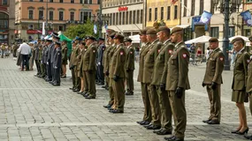 Czy tylko w Polsce żołnierze przechodzą na emeryturę przed 50-tką? Sprawdziliśmy, jak to wygląda w NATO
