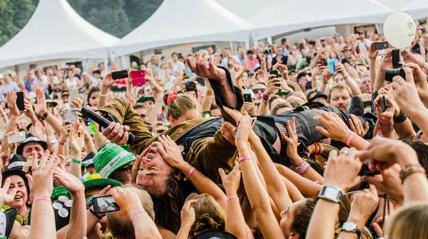 Zasiliłeś festiwalową opaskę i zostało ci 20 zł? Gratulacje, właśnie udzieliłeś organizatorowi darmowego kredytu 