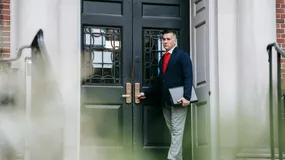 Jedno selfie na L4 i tracisz wszystko. ZUS zaczął polowanie