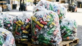 5000 zł netto i auto służbowe. Tyle płacą za wożenie butelek z kaucją