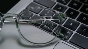 Kupił okulary za 2000 zł, żeby oszczędzać na kroplach do oczu. Zwrócą mu się po 13 latach