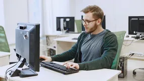 Skarbówka ruszyła po branżę IT. Fiskus żąda dopłat podatku nawet za pięć lat wstecz 