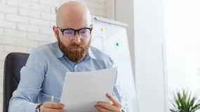 Cały czas narzekamy na ZUS, ale jednak mu ufamy. Dane pokazują to wyraźnie