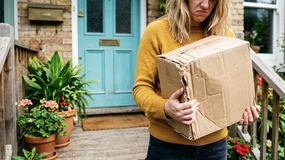 Zamówiła klocki Duplo, kurier DHL doręczył podręczniki do liceum. Tak wyglądają pomyłki kurierów