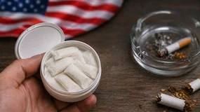 Te same saszetki, dwa różne światy. USA pozwalają chwalić ZYN, Polska chce wycofać go z półek