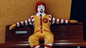 W McDonald’s pracownicy nie muszą się już uśmiechać. Liczba chętnych do pracy wzrosła