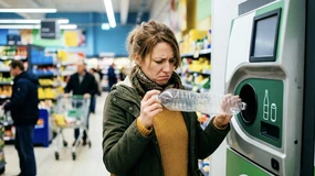 Kaucjomaty w Polsce łatwo oszukać. Wystarczy jeden ruch przy automacie