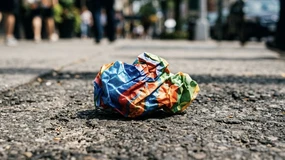 Ktoś wyrzucił papierek na chodnik na twoich oczach? Masz prawo dokonać ujęcia obywatelskiego