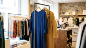 Schowała sukienkę w H&amp;M pod płaszcz i zaoszczędziła 70 zł. Czy prawo przymyka oko na takie cwaniactwo?